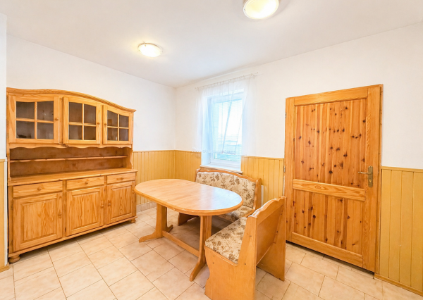 🏡NA PREDAJ-INVESTIČNÁ NEHNUTEĽNOSŤ S FUNGUJÚCIM PRENÁJMOM, Trebatice