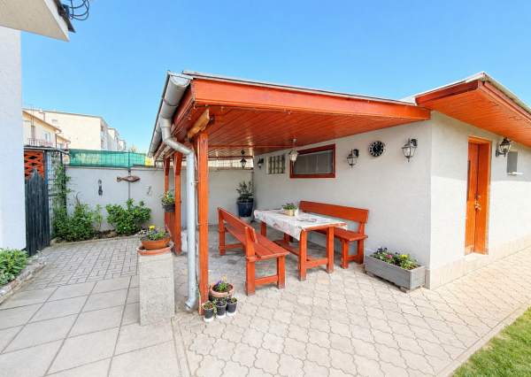 🏡NA PREDAJ-INVESTIČNÁ NEHNUTEĽNOSŤ S FUNGUJÚCIM PRENÁJMOM, Trebatice