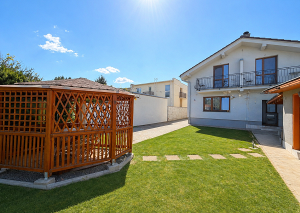 🏡NA PREDAJ-INVESTIČNÁ NEHNUTEĽNOSŤ S FUNGUJÚCIM PRENÁJMOM, Trebatice