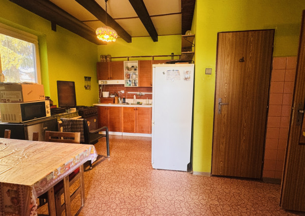 Rodinný dom s veľkým pozemkom a potokom, Zvončín