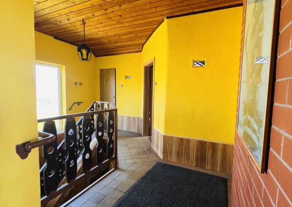 Rodinný dom s veľkým pozemkom a potokom, Zvončín