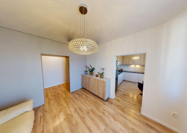 MODERNÝ 2-IZBOVÝ BYT S BALKÓNOM – NASŤAHUJTE SA BEZ INVESTÍCIÍ 🔑✨