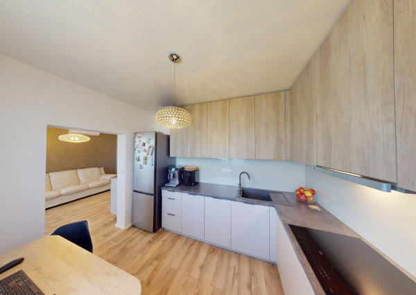 MODERNÝ 2-IZBOVÝ BYT S BALKÓNOM – NASŤAHUJTE SA BEZ INVESTÍCIÍ 🔑✨