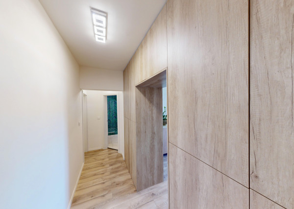 MODERNÝ 2-IZBOVÝ BYT S BALKÓNOM – NASŤAHUJTE SA BEZ INVESTÍCIÍ 🔑✨