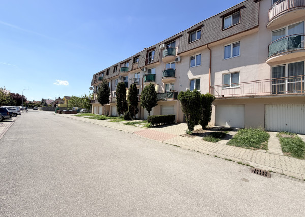 MODERNÝ 2-IZBOVÝ BYT S BALKÓNOM – NASŤAHUJTE SA BEZ INVESTÍCIÍ 🔑✨
