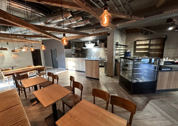 KRÁSNE PRIESTORY, výmera 162,22m2, reštaurácia-bar(alebo iné využitie)  Trnava, ul. Štefánikova