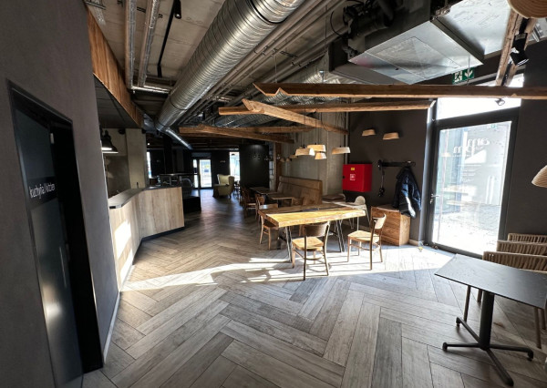 KRÁSNE PRIESTORY, výmera 162,22m2, reštaurácia-bar(alebo iné využitie)  Trnava, ul. Štefánikova