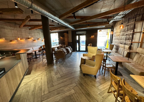 KRÁSNE PRIESTORY, výmera 162,22m2, reštaurácia-bar(alebo iné využitie)  Trnava, ul. Štefánikova