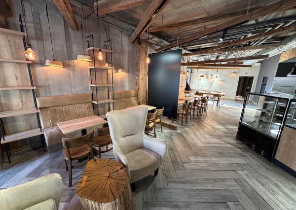 KRÁSNE PRIESTORY, výmera 162,22m2, reštaurácia-bar(alebo iné využitie)  Trnava, ul. Štefánikova