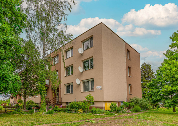 VEĽKÝ  3i byt, výmera až 84m2, balkón, + 20m2 pivnica, tichá lok. plná zelene, Piešťany.