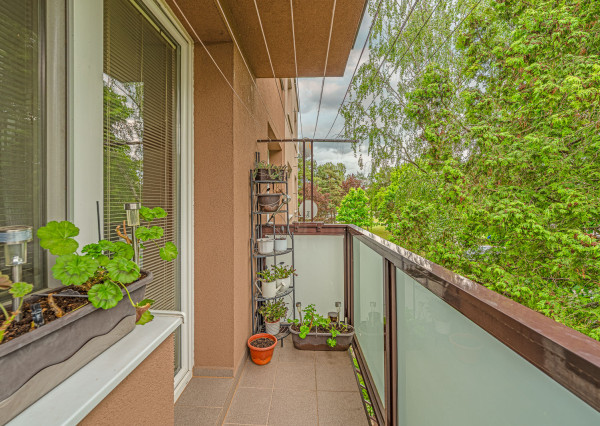VEĽKÝ  3i byt, výmera až 84m2, balkón, + 20m2 pivnica, tichá lok. plná zelene, Piešťany.