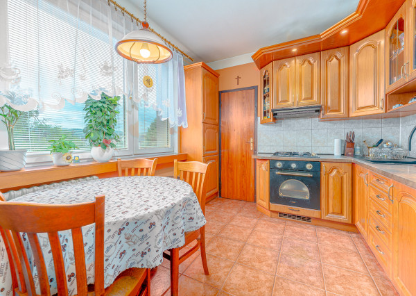 VEĽKÝ  3i byt, výmera až 84m2, balkón, + 20m2 pivnica, tichá lok. plná zelene, Piešťany.