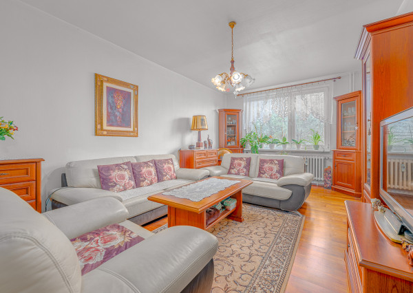 VEĽKÝ  3i byt, výmera až 84m2, balkón, + 20m2 pivnica, tichá lok. plná zelene, Piešťany.