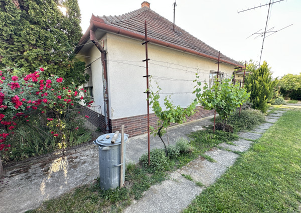 Exkluzívne!!! Na predaj veľký stavebný pozemok výmera 1446m2, šírka 18m, Šúrovce, možnosť dokúpiť ďalší priľahlý pozemok