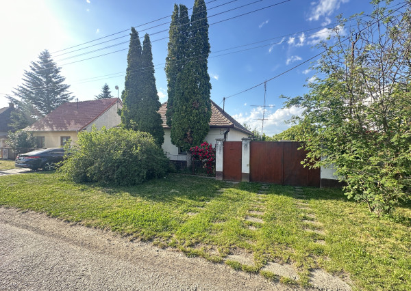 Exkluzívne!!! Na predaj veľký stavebný pozemok výmera 1446m2, šírka 18m, Šúrovce, možnosť dokúpiť ďalší priľahlý pozemok