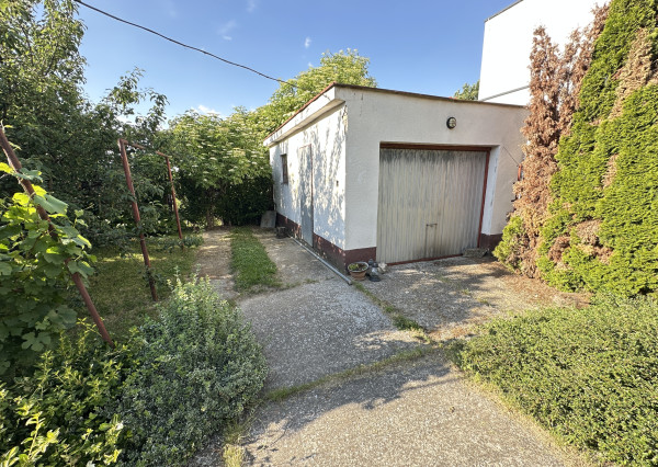 Exkluzívne!!! Na predaj RD s veľkým stavebným pozemkom výmera 1446m2, šírka 18m, Šúrovce, možnosť dokúpiť ďalšie priľahlé pozemky