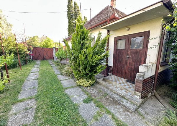 Exkluzívne!!! Na predaj RD s veľkým stavebným pozemkom výmera 1446m2, šírka 18m, Šúrovce, možnosť dokúpiť ďalšie priľahlé pozemky