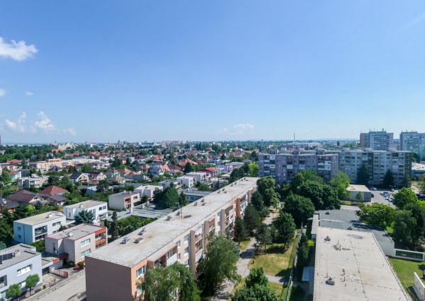 NA PREDAJ : 3-izbový byt s 2 loggiami a krásnym výhľadom na Jiráskovej ulici v Trnave