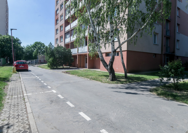 NA PREDAJ : 3-izbový byt s 2 loggiami a krásnym výhľadom na Jiráskovej ulici v Trnave