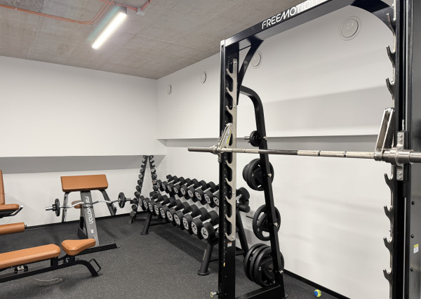 4-IZBOVÝ BYT V CENTRE TRNAVY ! Moderné mestské bývanie s fitness