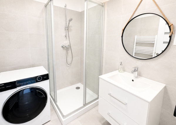 Moderný 2-izbový byt s balkónom a parkovacím miestom v lokalite Zavar