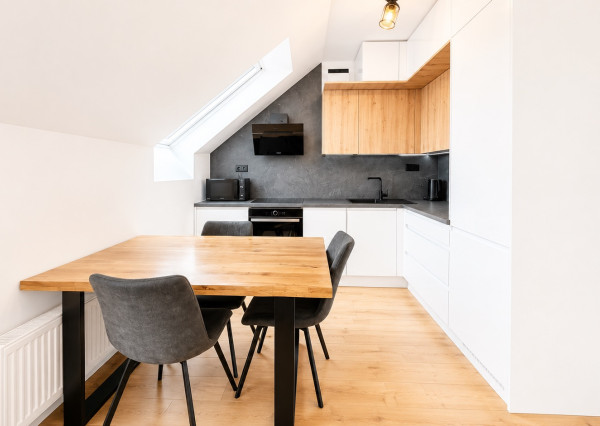 Moderný 2-izbový byt s balkónom a parkovacím miestom v lokalite Zavar