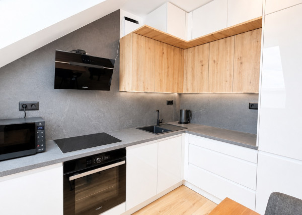 Moderný 2-izbový byt s balkónom a parkovacím miestom v lokalite Zavar