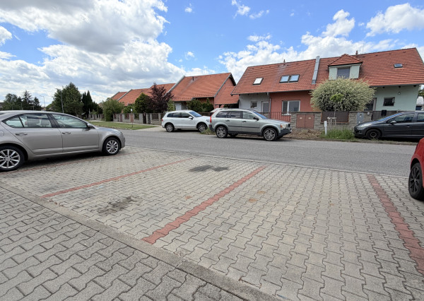 Moderný 2-izbový byt s balkónom a parkovacím miestom v lokalite Zavar