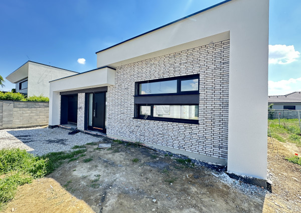 Moderná novostavba RD, pozemok 600m2, zastavaná plocha 179m2, garáž