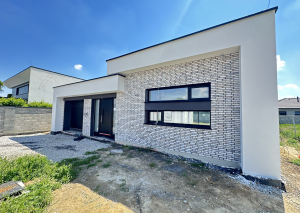 Moderná novostavba RD, pozemok 600m2, zastavaná plocha 179m2, garáž
