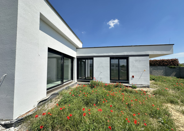 Moderná novostavba RD, pozemok 600m2, zastavaná plocha 179m2, garáž