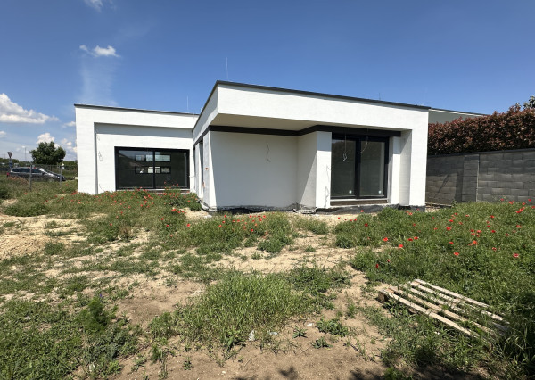 Moderná novostavba RD, pozemok 600m2, zastavaná plocha 179m2, garáž