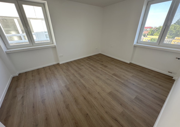 Na predaj 3.izb. byt, 64,5m2, loggia + GARÁŽ vo dvore, kompletná rekonštrukcia
