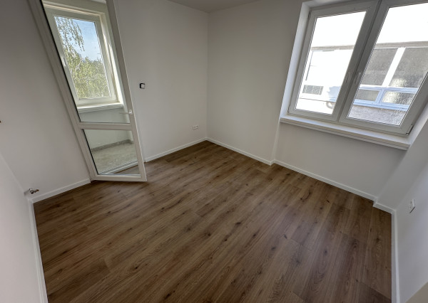 Na predaj 3.izb. byt, 64,5m2, loggia + GARÁŽ vo dvore, kompletná rekonštrukcia