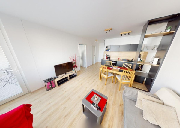 VAHOreal* 2 izb. byt, loggia, park. státie, pivnica,  Novomestská ul. Trnava