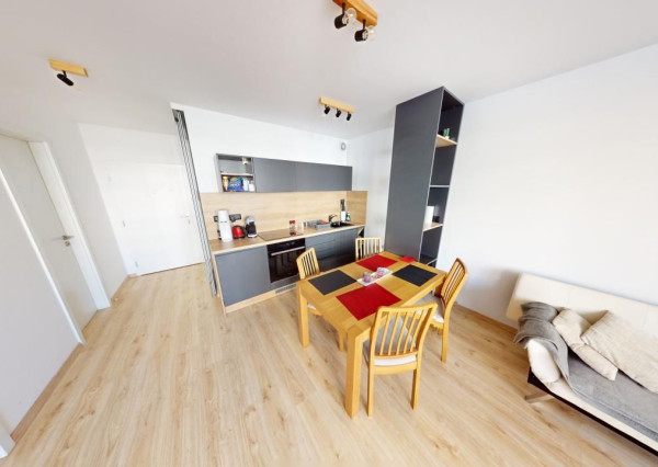 VAHOreal* 2 izb. byt, loggia, park. státie, pivnica,  Novomestská ul. Trnava