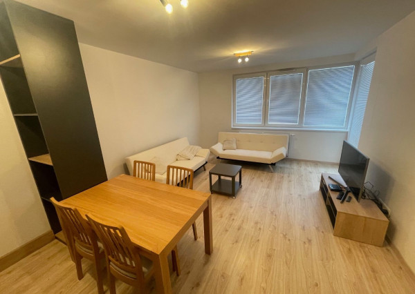VAHOreal* 2 izb. byt, loggia, park. státie, pivnica,  Novomestská ul. Trnava