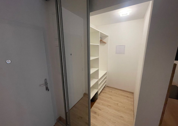 VAHOreal* 2 izb. byt, loggia, park. státie, pivnica,  Novomestská ul. Trnava