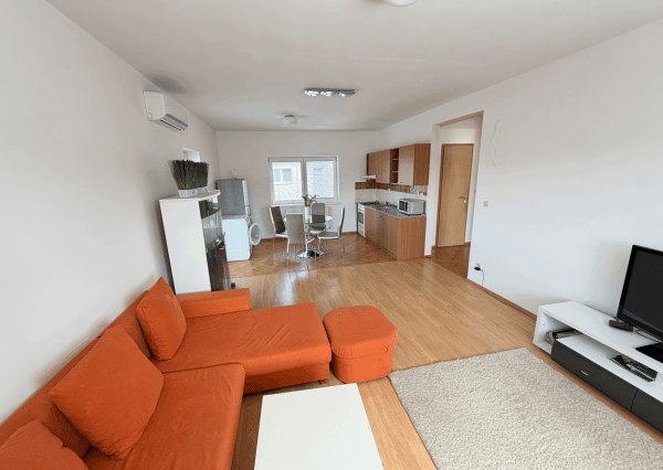 Zariadený 2-izb. byt, záhrada 275m2, 2x park. miesta, Biely Kostol