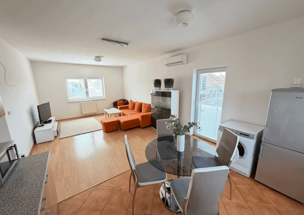 Zariadený 2-izb. byt, záhrada 275m2, 2x park. miesta, Biely Kostol