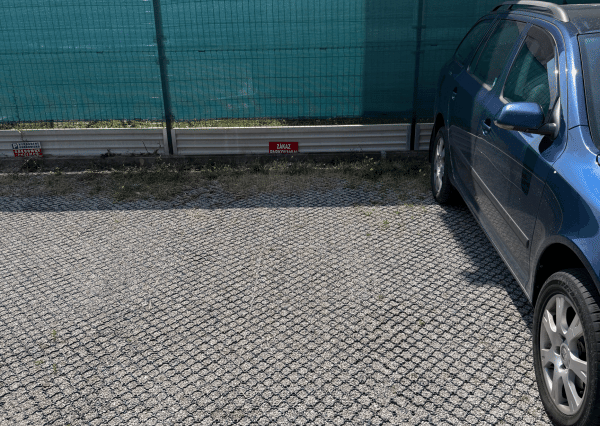 Zariadený 2-izb. byt, záhrada 275m2, 2x park. miesta, Biely Kostol