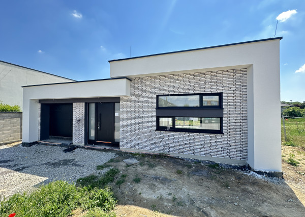 Moderná novostavba RD, pozemok 600m2, zastavaná plocha 179m2, garáž