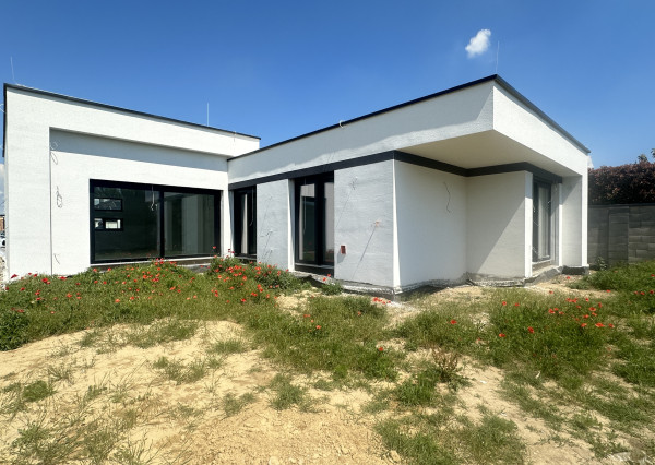 Moderná novostavba RD, pozemok 600m2, zastavaná plocha 179m2, garáž