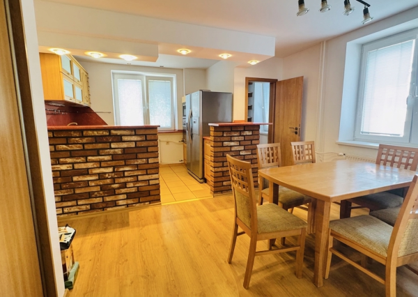 Na prenájom: 4-izbový byt (100 m²) s dvoma loggiami na Vajanského ulici v Trnave