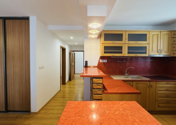 Na prenájom: 4-izbový byt (100 m²) s dvoma loggiami na Vajanského ulici v Trnave