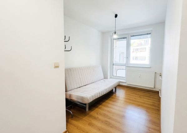 Na prenájom: 4-izbový byt (100 m²) s dvoma loggiami na Vajanského ulici v Trnave