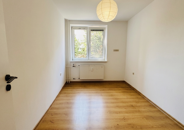 Na prenájom: 4-izbový byt (100 m²) s dvoma loggiami na Vajanského ulici v Trnave