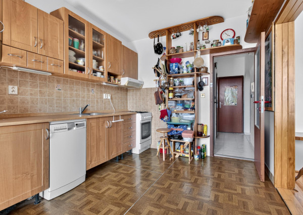 Exkluzívne!! NA PREDAJ 3izb. BYT, 70m2, Devínska Nová Ves,  čiastočná rekonštrukcia, 3D
