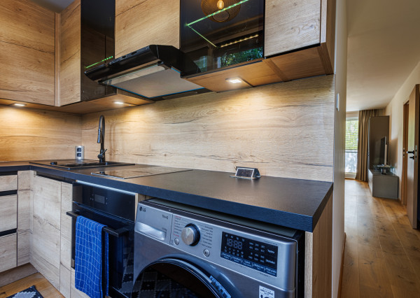 KOMPLETNE ZREKONŠTRUOVANÝ 2 izb. byt, výmera 52,77m2, loggia, ul. G. Goliána