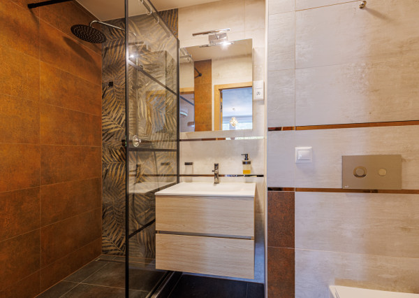 KOMPLETNE ZREKONŠTRUOVANÝ 2 izb. byt, výmera 52,77m2, loggia, ul. G. Goliána